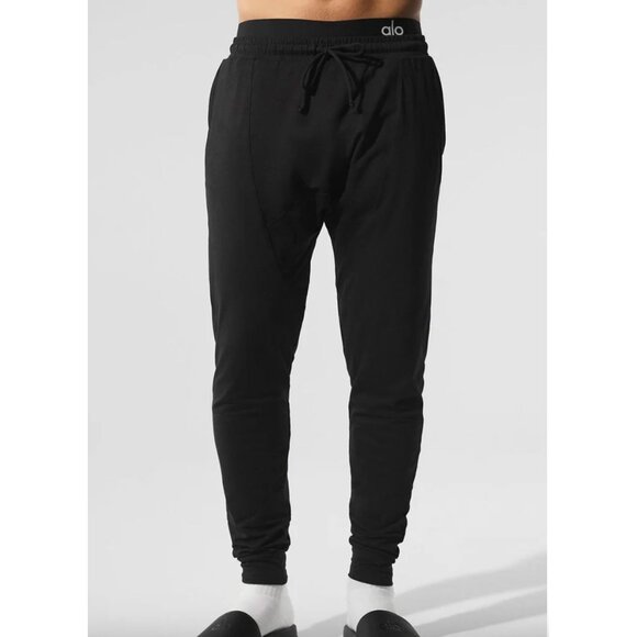 Alo Yoga Men's Conquer Revitalize Pants in Black Size Large - Picture 1 of 9